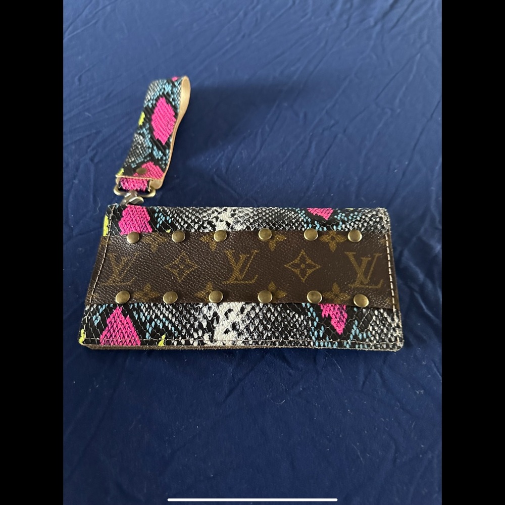 Upcycled Wallet Wristlet‎